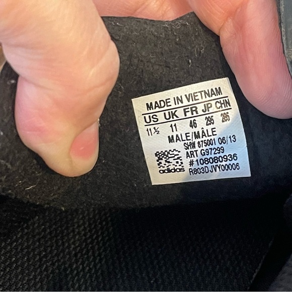 Rare Adidas Gazelle Men’s 11.5 Black Leather Tricolor Style G97299 - Picture 7 of 9